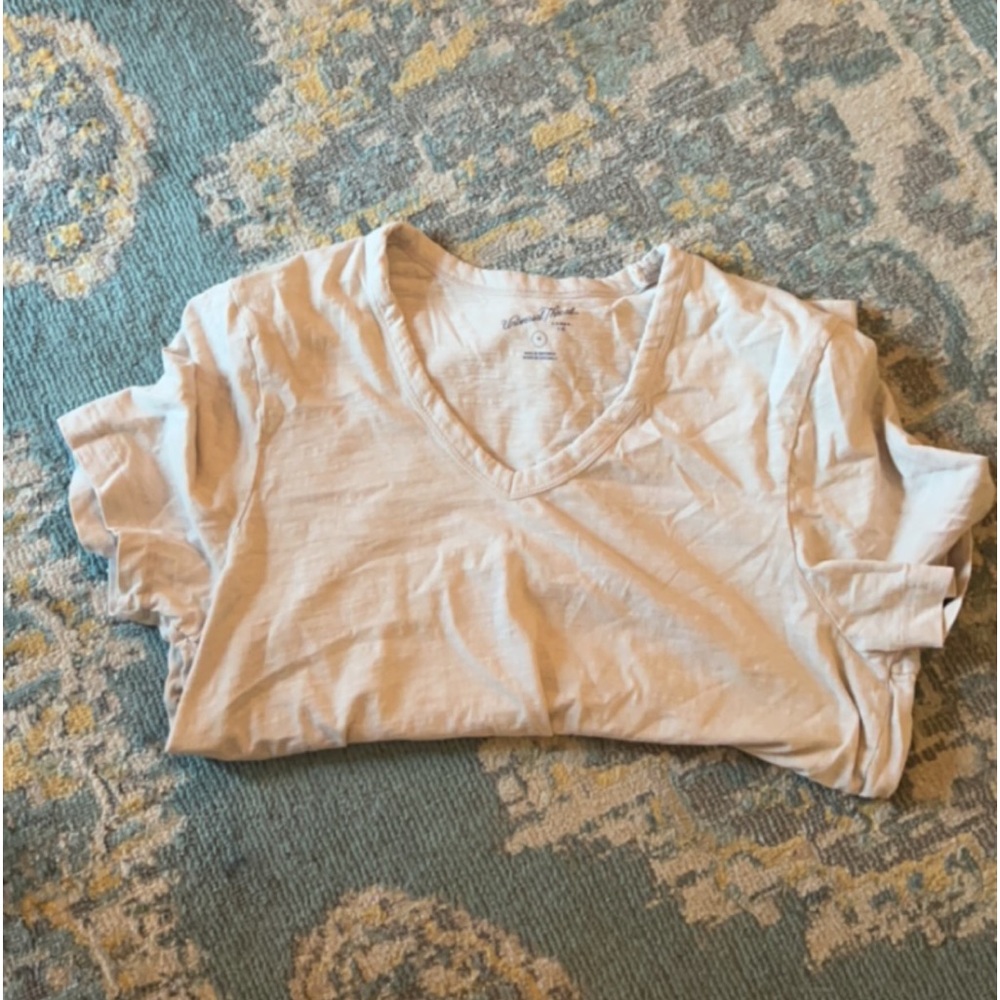 target universal threads v neck size medium